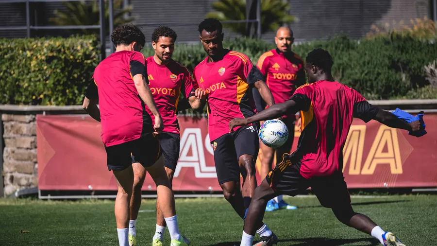  The Giallorossi squad for Roma v Pisa 