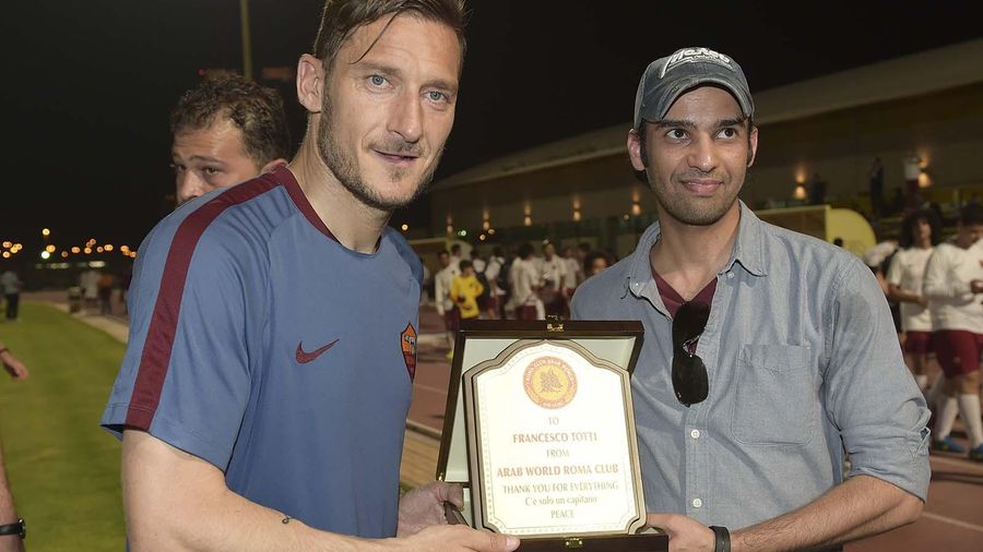 Ahmed AlDakheel, the founder of Arab World Roma Club, presented Francesco Totti with a plaque honouring the club captain on behalf of all of the fan club’s members