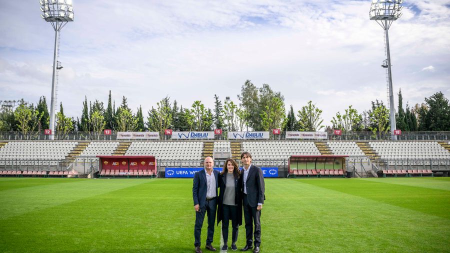 Da sinistra: il Presidente dell'ATI Tre Fontane, Ugo Pambianchi, l’Head of Women’s Football dell’AS Roma, Elisabetta Bavagnoli e l’Assessore allo Sport, Alessandro Onorato