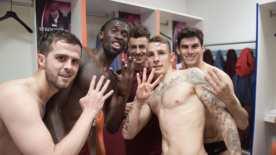 Sei foto esclusive dello spogliatoio dopo la vittoria sulla Lazio