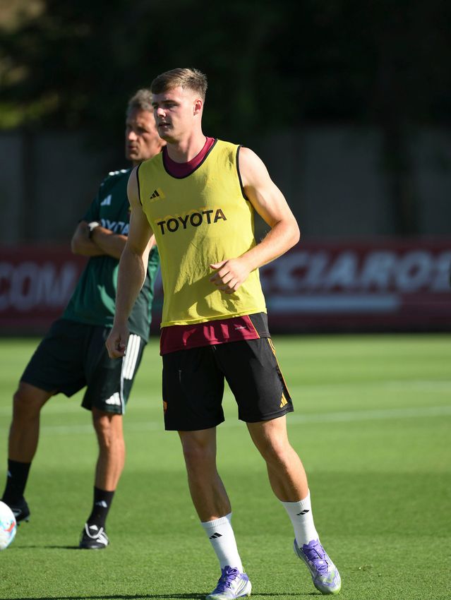 As Roma Gallery Image - Gallery: le immagini più belle del primo allenamento in giallorosso di Neil El Aynaoui ed Evan Ferguson 