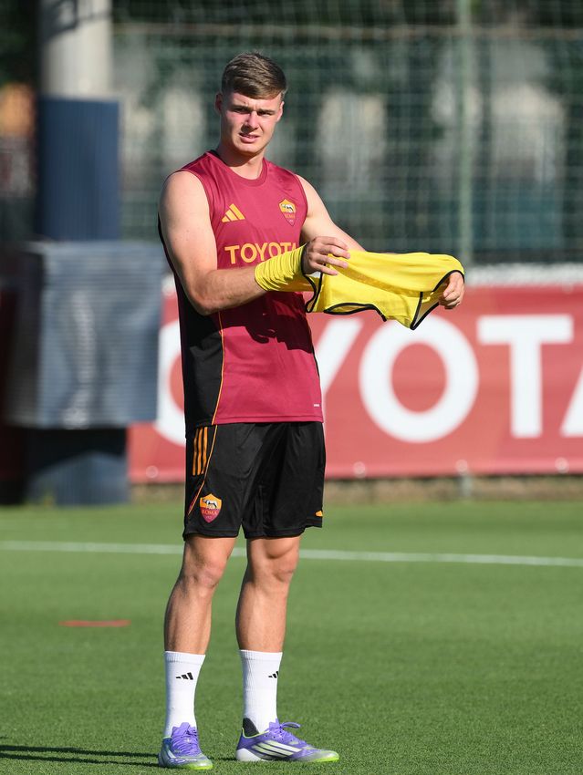 As Roma Gallery Image - Gallery: le immagini più belle del primo allenamento in giallorosso di Neil El Aynaoui ed Evan Ferguson 