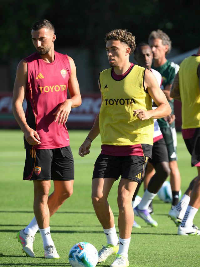 As Roma Gallery Image - Gallery: le immagini più belle del primo allenamento in giallorosso di Neil El Aynaoui ed Evan Ferguson 