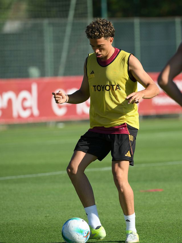 As Roma Gallery Image - Gallery: le immagini più belle del primo allenamento in giallorosso di Neil El Aynaoui ed Evan Ferguson 