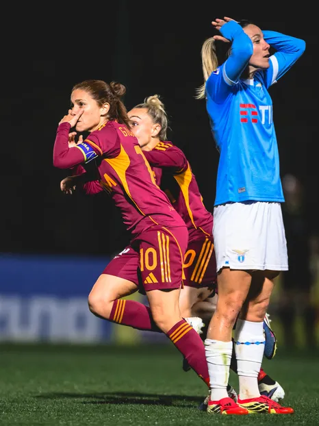  La Roma si prende il Derby! Giugliano e Thogersen firmano la rimonta: la gallery 