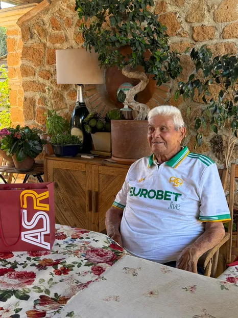  How to make a shirt for a Roma super fan 