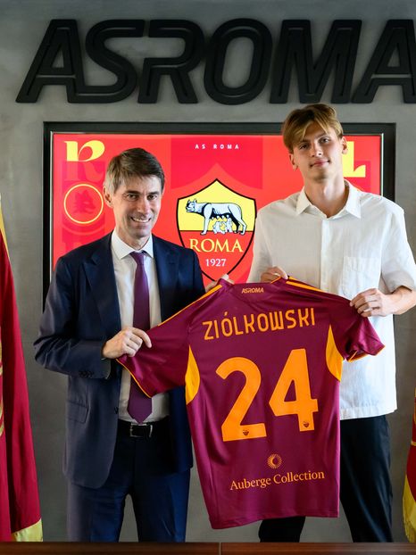  Jan Ziolkowski is a Roma player! 