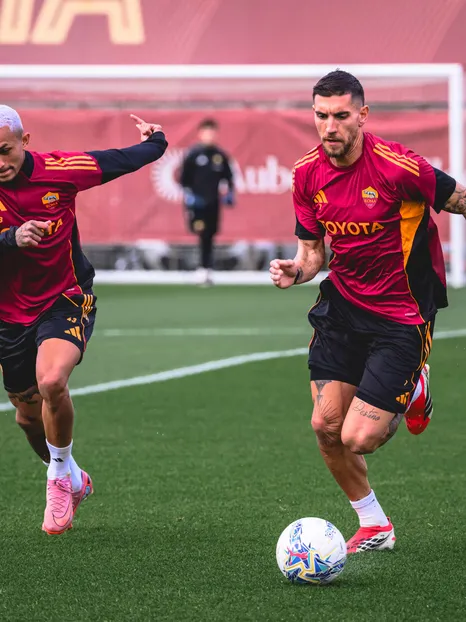  The Giallorossi squad for Roma v Cremonese 