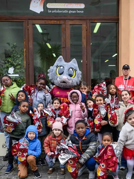  AS Roma celebrates Easter by supporting vulnerable families assisted by Caritas and juvenile inmates 