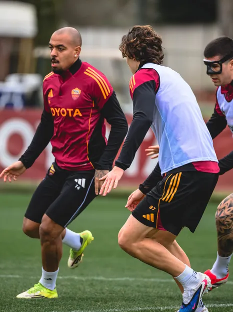  The Giallorossi squad for Roma v Cagliari 