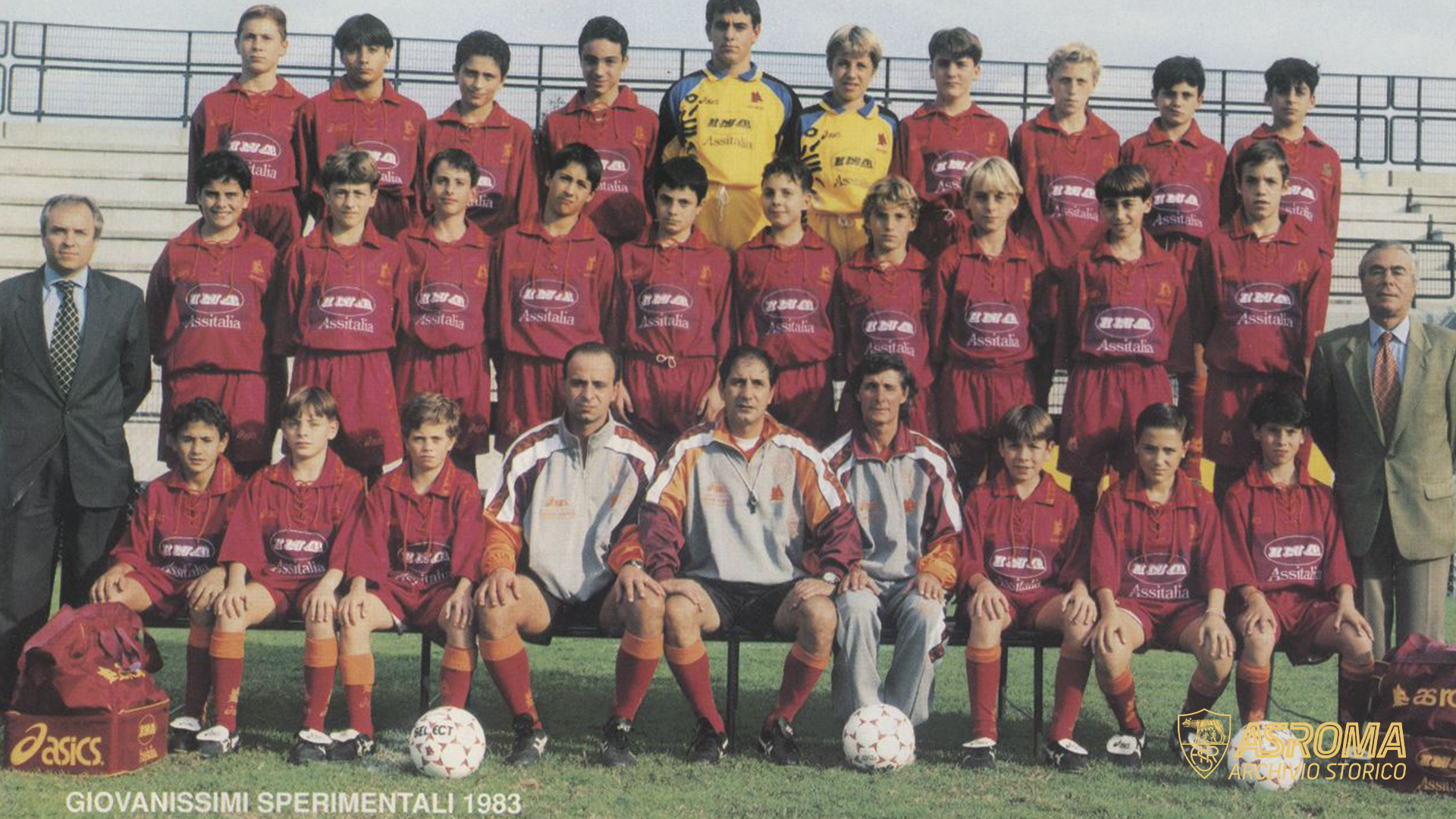 Una foto dei Giovanissimi Sperimentali, classe 1983, della stagione 1994-95. Mancini e De Rossi sono nella fila centrale: Emanuele è il quinto giocatore da sinistra, Daniele l'ottavo