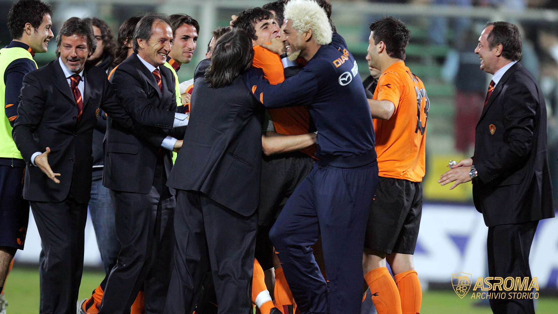 Conti e Xavier festeggiano Curci dopo i rigori di Fiorentina-Roma di Coppa Italia del 2005 (AS Roma)