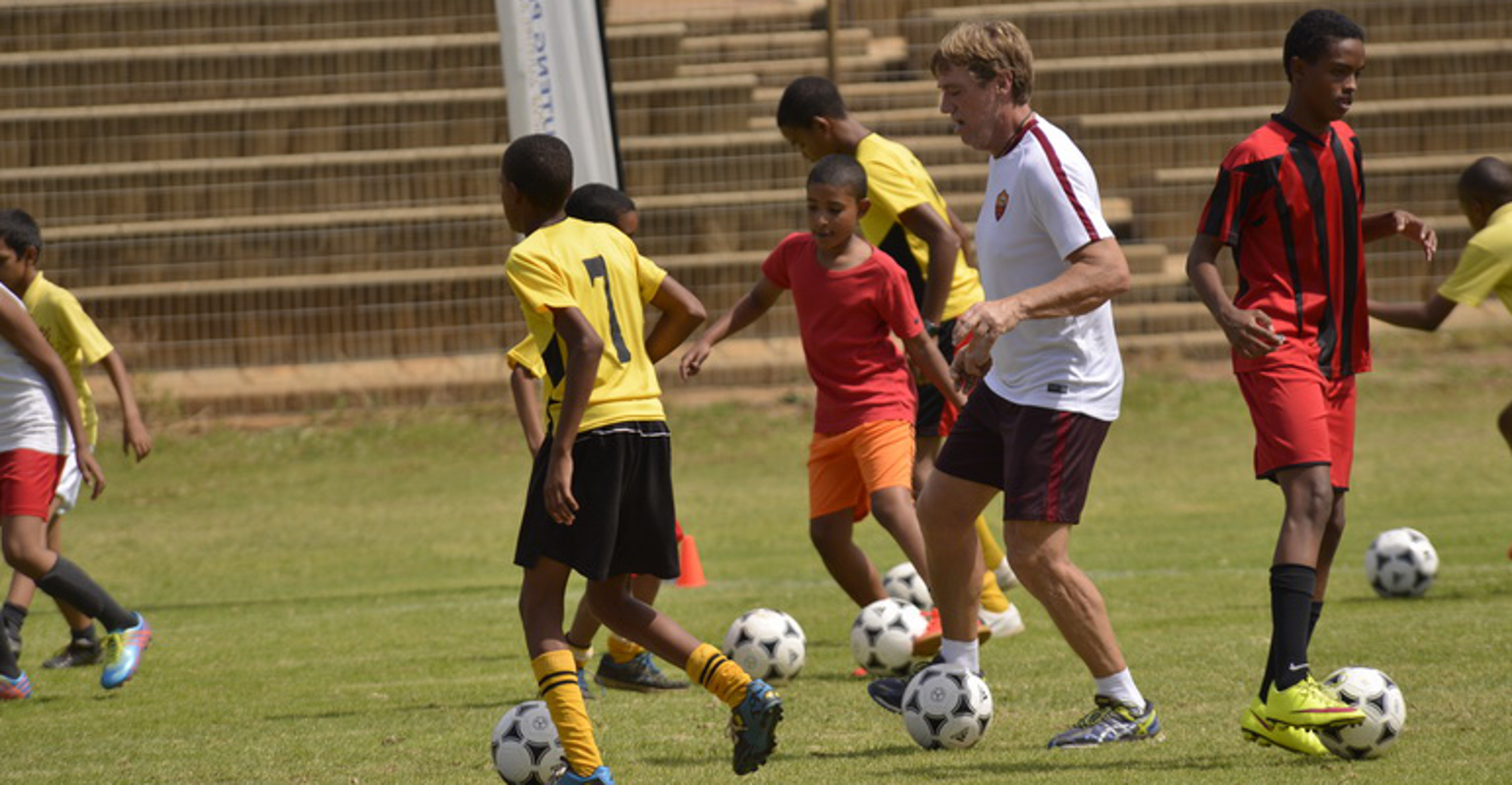 Roma bring joy to South African children