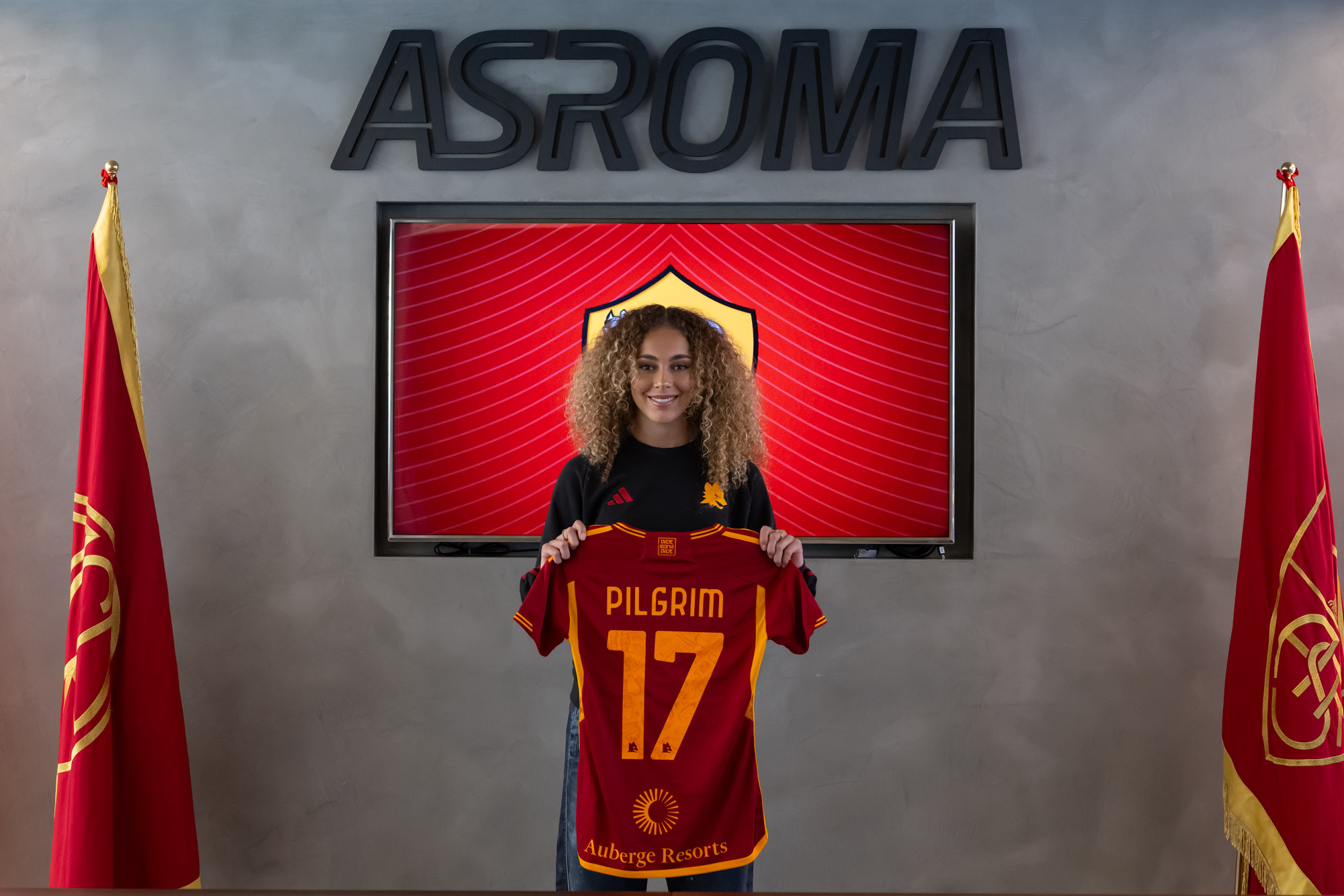 Alayah Pilgrim as Roma femminile 