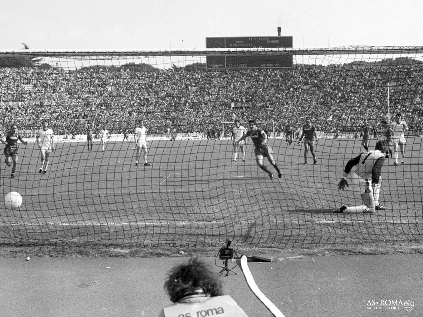Di Bartolomei trasforma il rigore che regala alla Roma la finale di Coppa dei Campioni