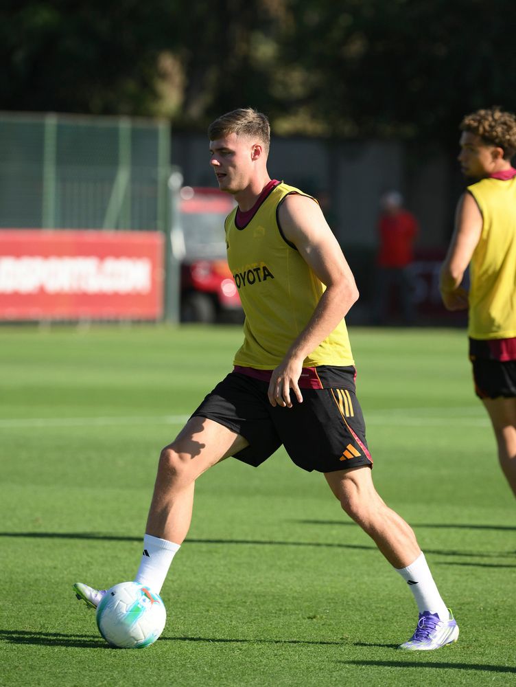 As Roma Gallery Image - Gallery: le immagini più belle del primo allenamento in giallorosso di Neil El Aynaoui ed Evan Ferguson 