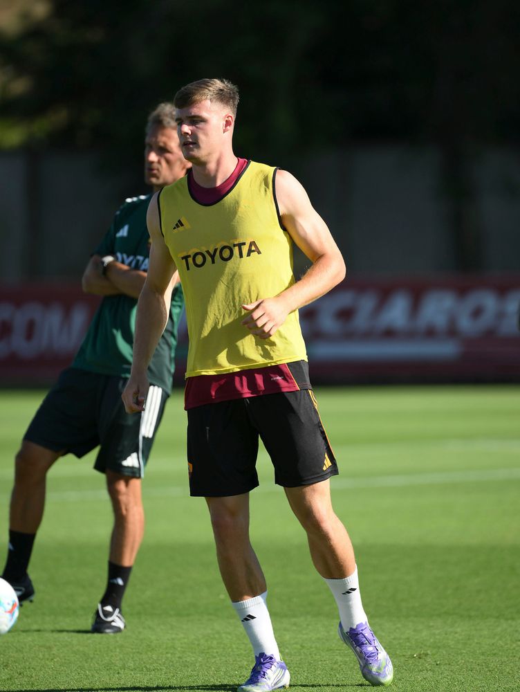 As Roma Gallery Image - Gallery: le immagini più belle del primo allenamento in giallorosso di Neil El Aynaoui ed Evan Ferguson 