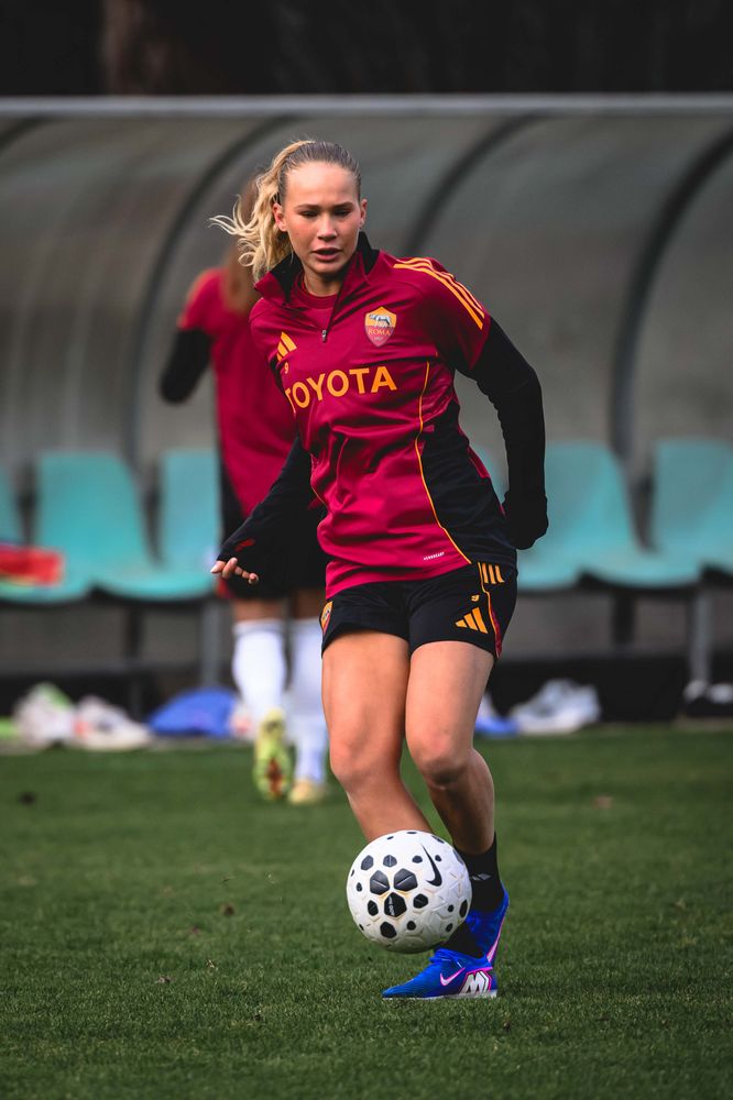 As Roma Gallery Image - Training Women