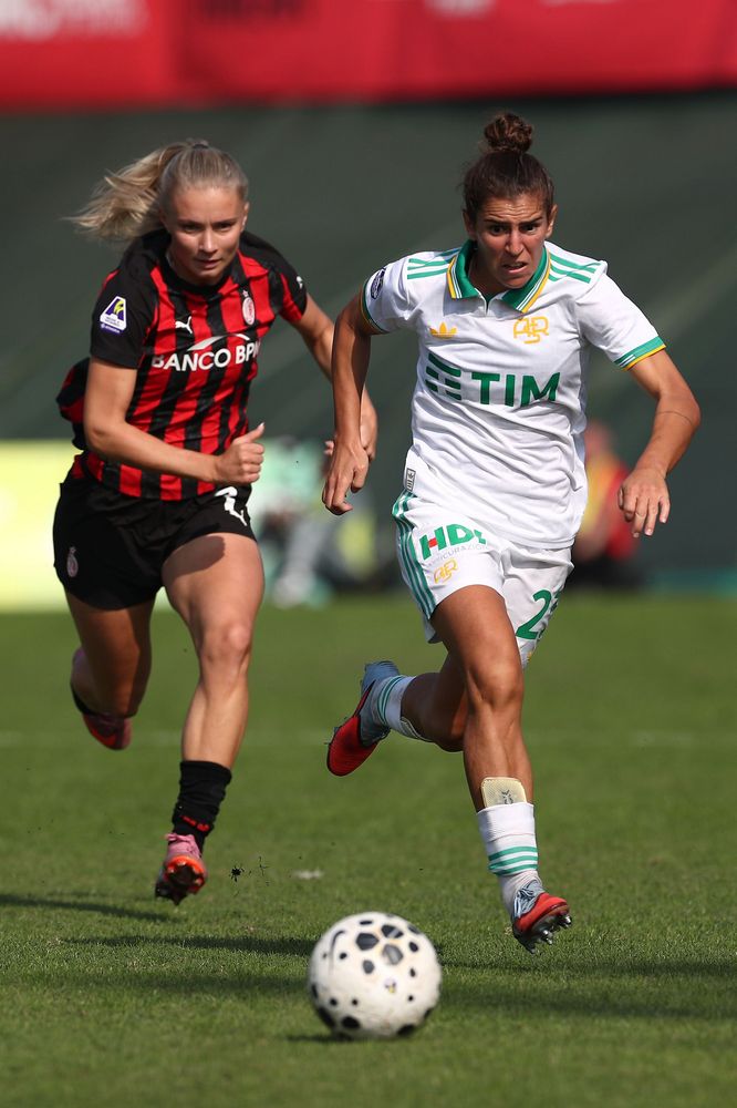 FIORENZUOLA D'ARDA, ITALY - OCTOBER 12: Valentina Bergamaschi of AS Roma in action during Serie A Women match AC Milan and AS Roma at Velodromo Attilio Pavesi on October 12, 2025 in Fiorenzuola d'Arda, Italy. (Photo by AS Roma/AS Roma via Getty Images)