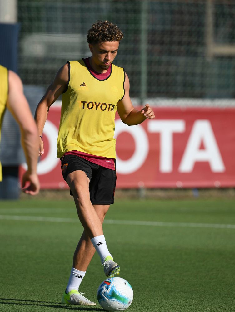 As Roma Gallery Image - Gallery: le immagini più belle del primo allenamento in giallorosso di Neil El Aynaoui ed Evan Ferguson 