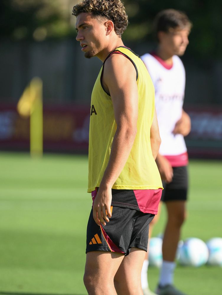 As Roma Gallery Image - Gallery: le immagini più belle del primo allenamento in giallorosso di Neil El Aynaoui ed Evan Ferguson 