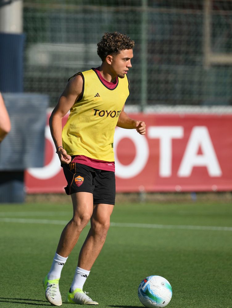 As Roma Gallery Image - Gallery: le immagini più belle del primo allenamento in giallorosso di Neil El Aynaoui ed Evan Ferguson 