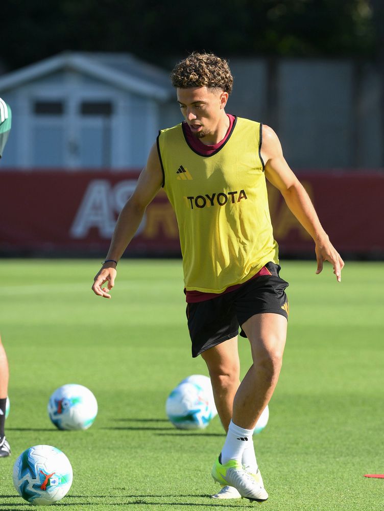 As Roma Gallery Image - Gallery: le immagini più belle del primo allenamento in giallorosso di Neil El Aynaoui ed Evan Ferguson 