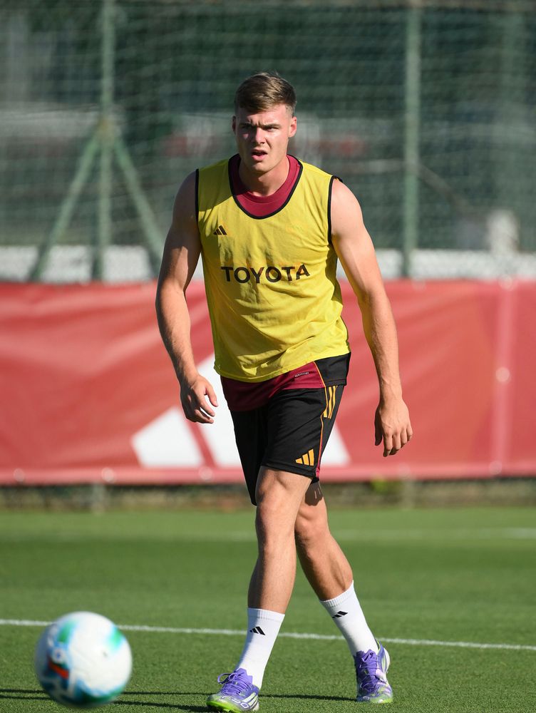 As Roma Gallery Image - Gallery: le immagini più belle del primo allenamento in giallorosso di Neil El Aynaoui ed Evan Ferguson 