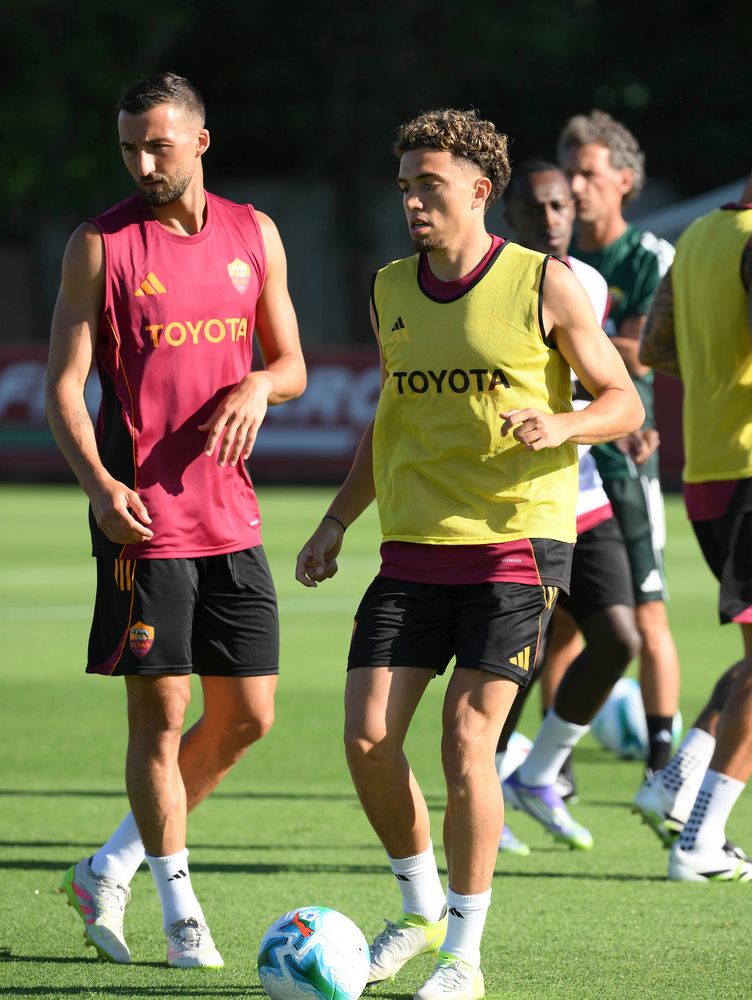 As Roma Gallery Image - Gallery: le immagini più belle del primo allenamento in giallorosso di Neil El Aynaoui ed Evan Ferguson 