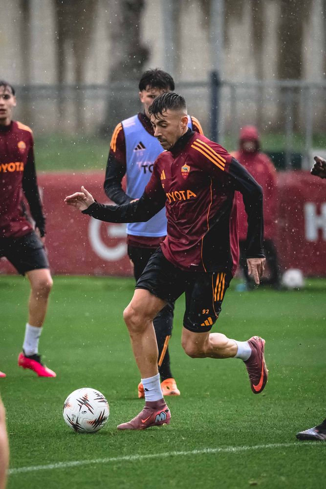 As Roma Gallery Image - Gallery allenamento lunedì 24
