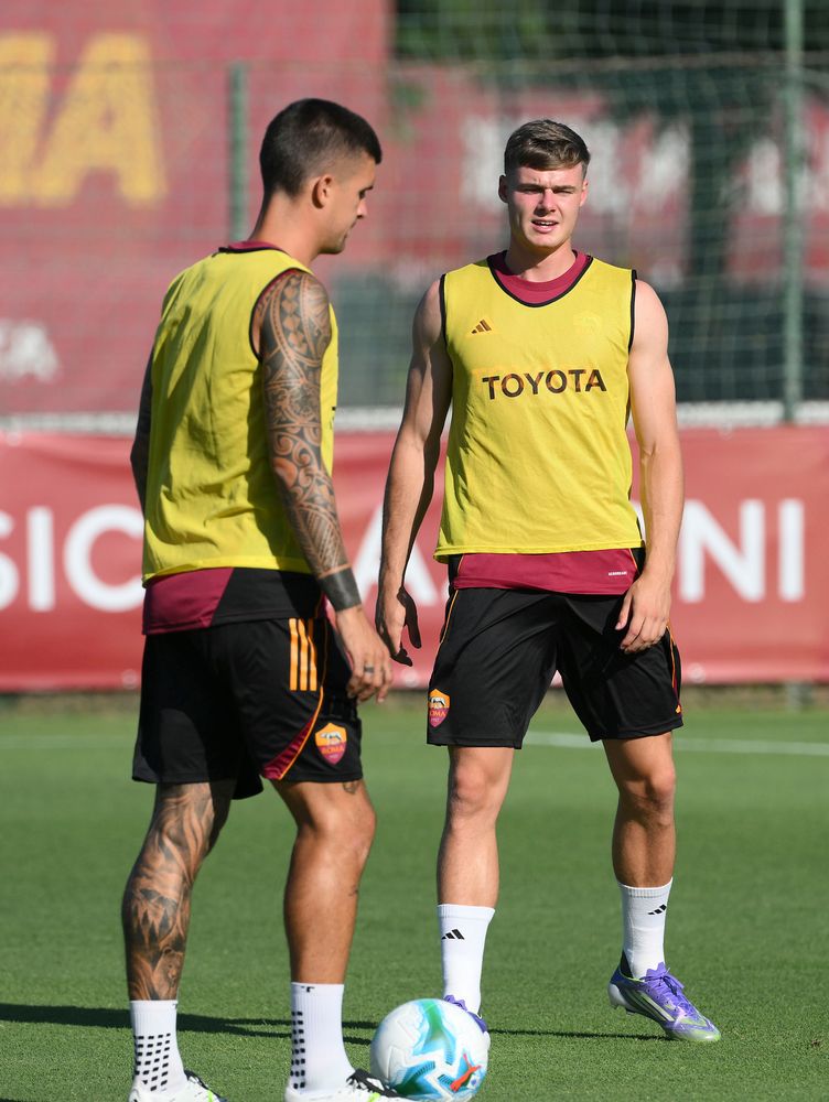 As Roma Gallery Image - Gallery: le immagini più belle del primo allenamento in giallorosso di Neil El Aynaoui ed Evan Ferguson 