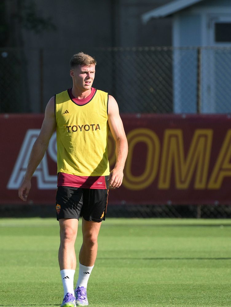 As Roma Gallery Image - Gallery: le immagini più belle del primo allenamento in giallorosso di Neil El Aynaoui ed Evan Ferguson 