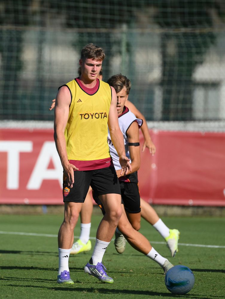 As Roma Gallery Image - Gallery: le immagini più belle del primo allenamento in giallorosso di Neil El Aynaoui ed Evan Ferguson 